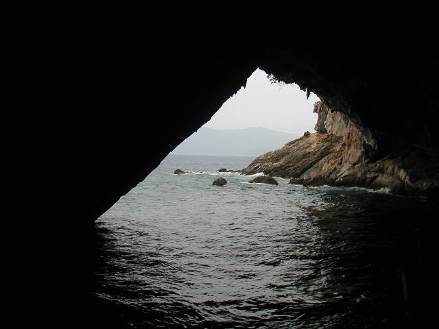 Papanikolis Cave